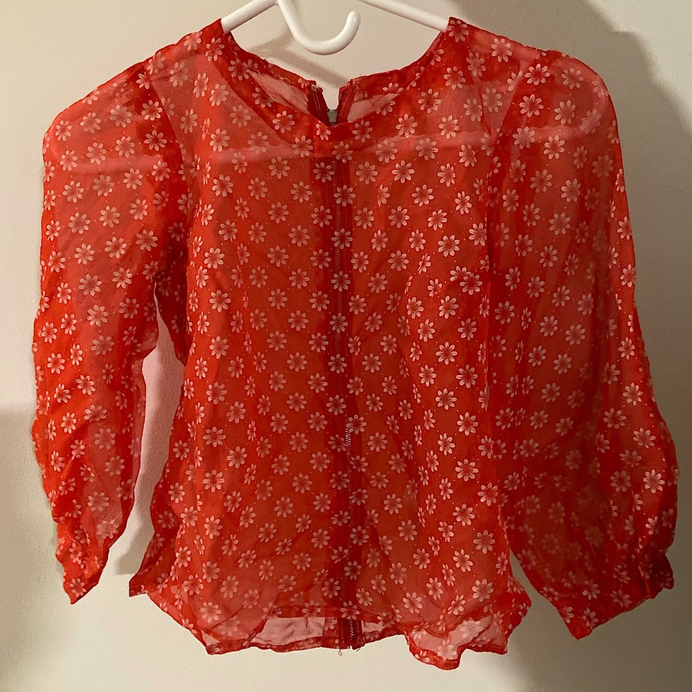 Sheer blouse with floral details 🌼🌸🌺